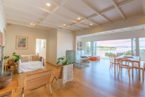 Koi Waiheke with private beach access and mooring